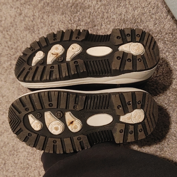 Snow boots - Picture 3 of 3